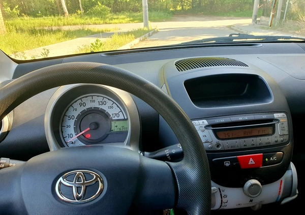 Toyota Aygo cena 9900 przebieg: 177452, rok produkcji 2007 z Nowe Miasteczko małe 92